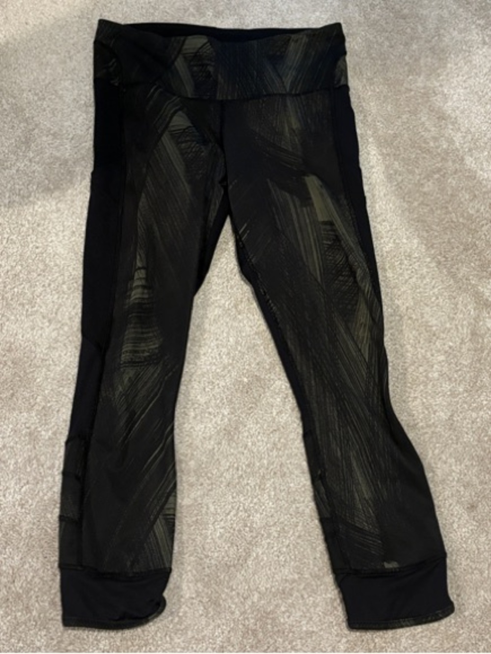 Lululemon crop performance Leggings size 8